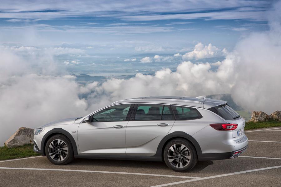 Opel Insignia Country Tourer Turbo 4x4 2017 года  (фото 21 из 44)